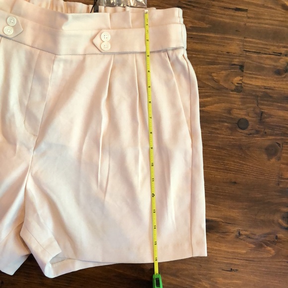 Women’s high rise Express shorts - size medium - Picture 4 of 6